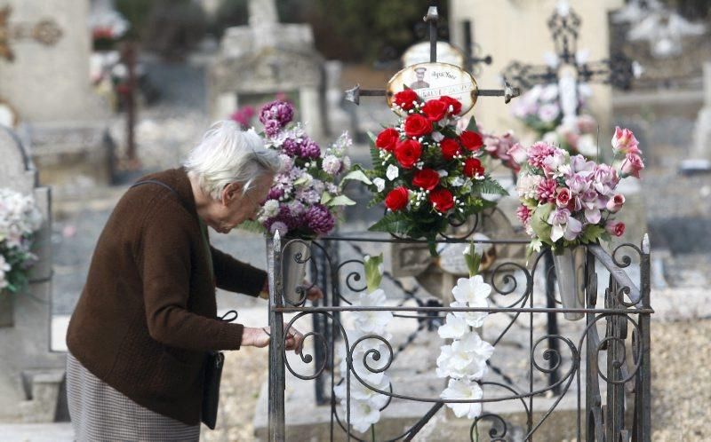 Día de Todos los Santos en el Cementerio de Zaragoza