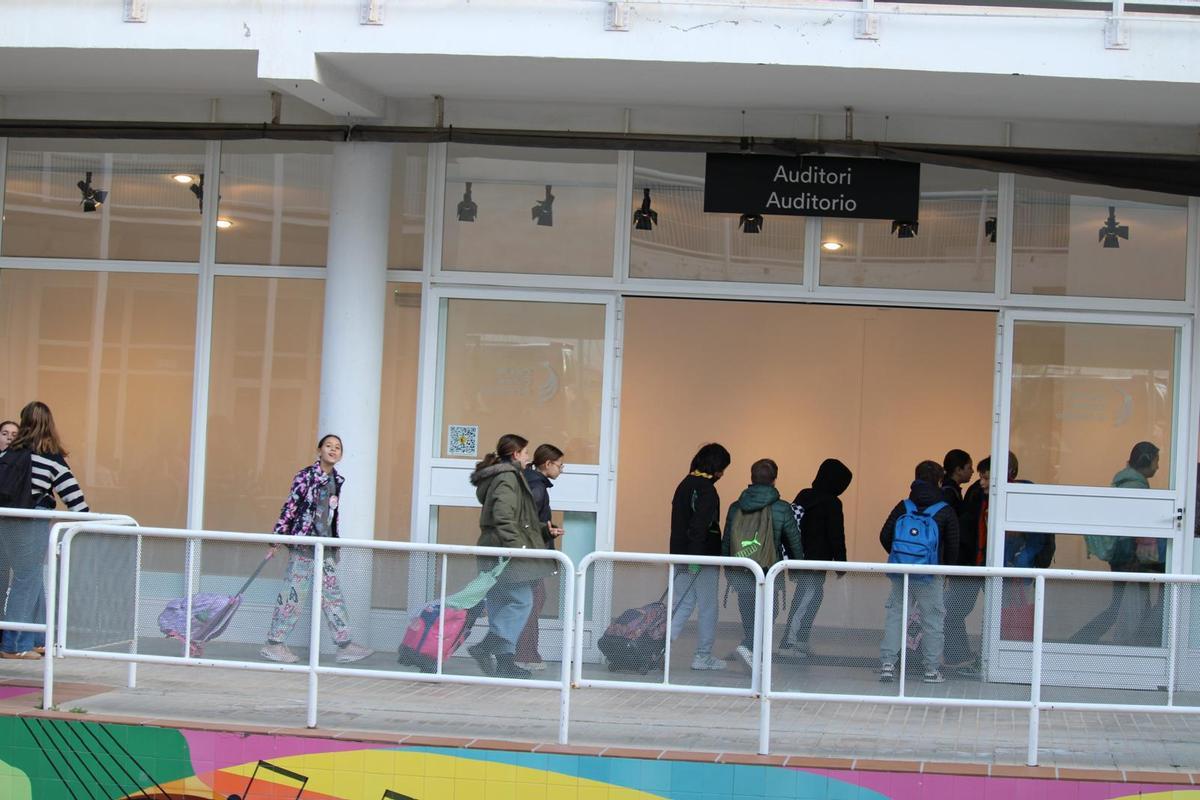 Primer día de clase en la Casa de Cultura de 150 alumnos del colegio Altamira de El Campello