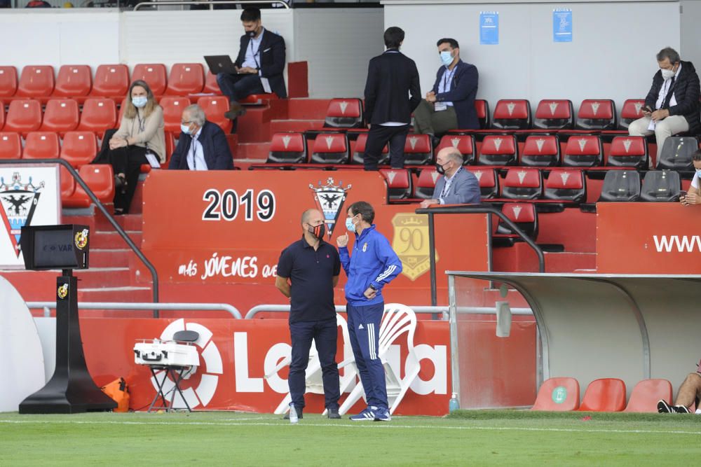 El partido entre el Mirandés y el Real Oviedo, en imágenes