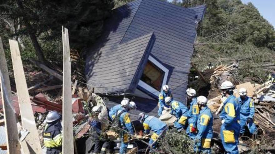 Almenys 7 morts i 200 ferits en un terratrèmol al nord del Japó