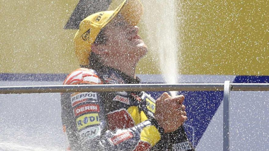 El piloto español Marc Márquez celebra su victoria en el podio de Mugello