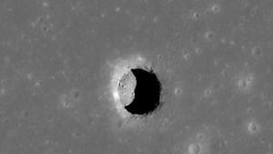 Vista del cráter Mare Tranquillitatis en la Luna: el pozo de 100 metros puede proporcionar acceso a un tubo de lava lunar.