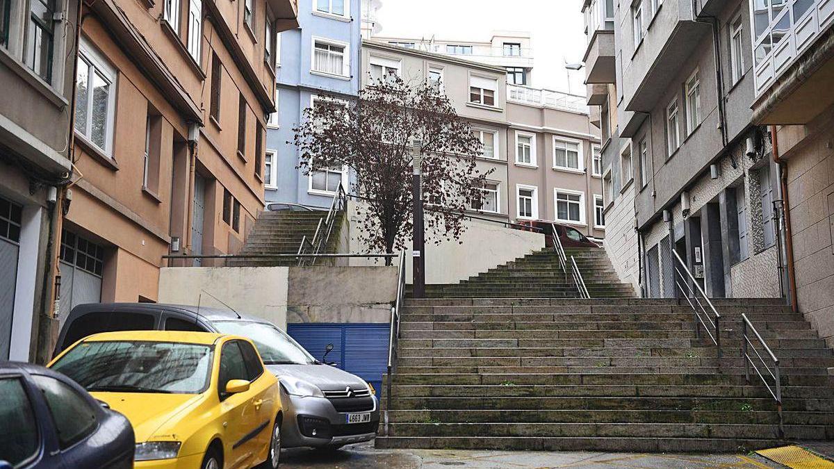 Escalinata de la calle Pintor Villar Chao que enlaza con Juan Montes, en Os Castros.