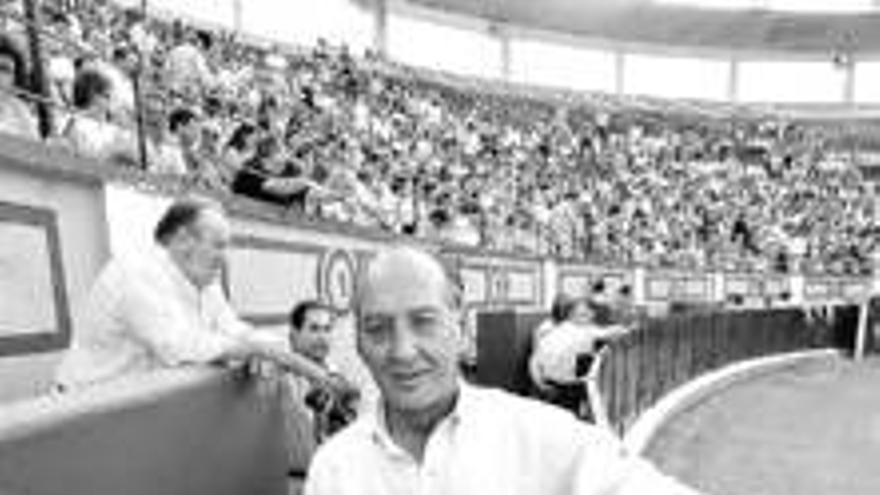 Juan Luis Hernández CIRUJANO JEFE PLAZA DE TOROS: &quot;Todos hemos toreado alguna vez, pero vaquillas&quot;