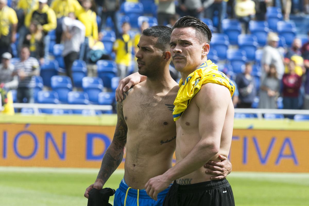 Viera y Roque Mesa, en enero de 2028, antes de marcharse el amarillo al Beijing de la Superliga de China.