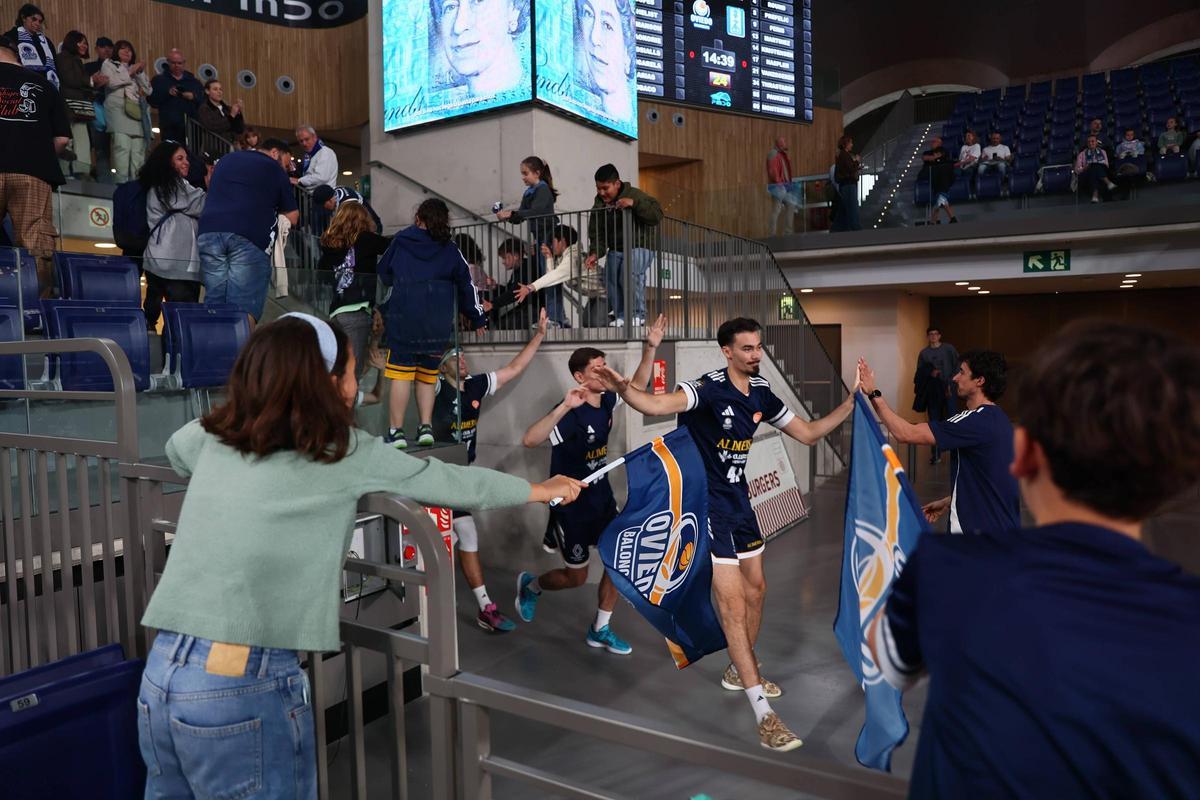 Fiesta del Alimerka Oviedo Baloncesto en casa culminada con victoria ante el Caja Rural Zamora (90-80)