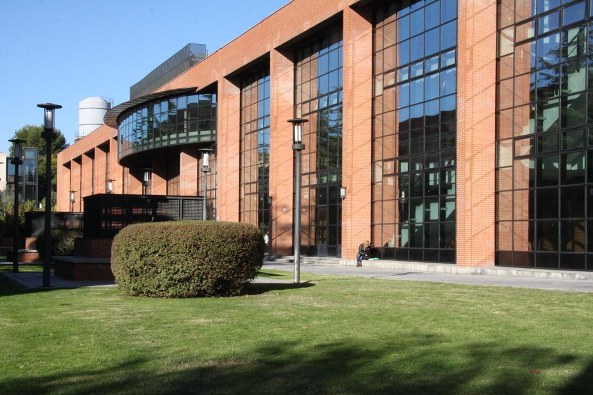 Con una vocación moderna y reformista, el campus de Getafe es considerado uno de los más completos de la Comunidad de Madrid en cuanto a sus instalaciones académicas