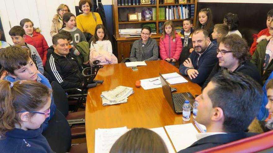 Los escolares del Cordo Boullosa visitan el consistorio