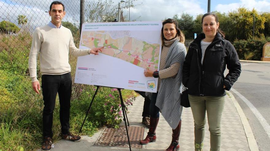 Los concejales de IU, ayer, en las proximidades de Bello Horizonte