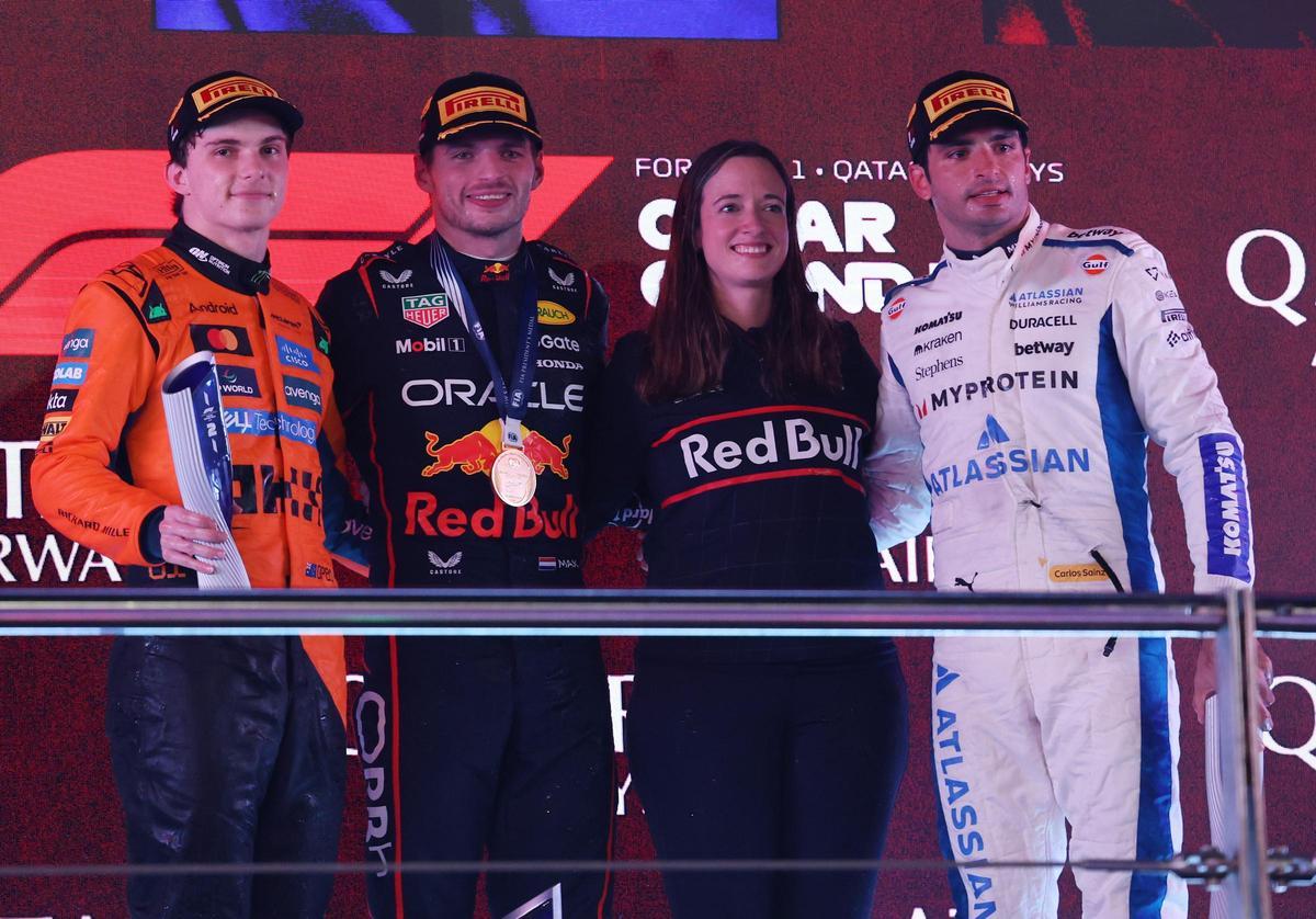 Schmitz, entre Piastri, Verstappen y Sainz, en el pasado GP de Qatar en 2025