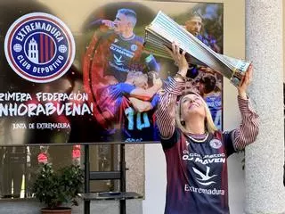 María Guardiola recibe al Extremadura y se enfunda la ‘azulgrana’