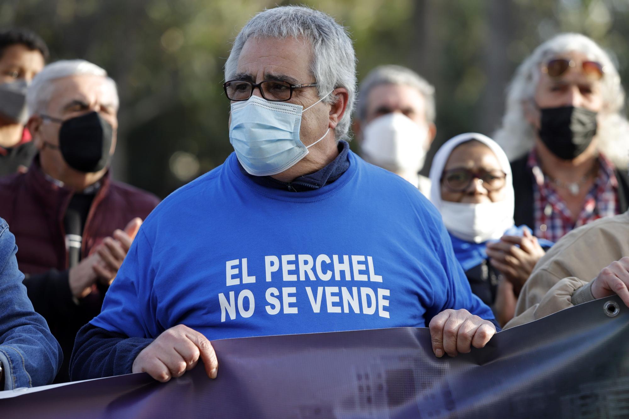 Concentración de los vecinos del Perchel frente al Ayuntamiento de Málaga