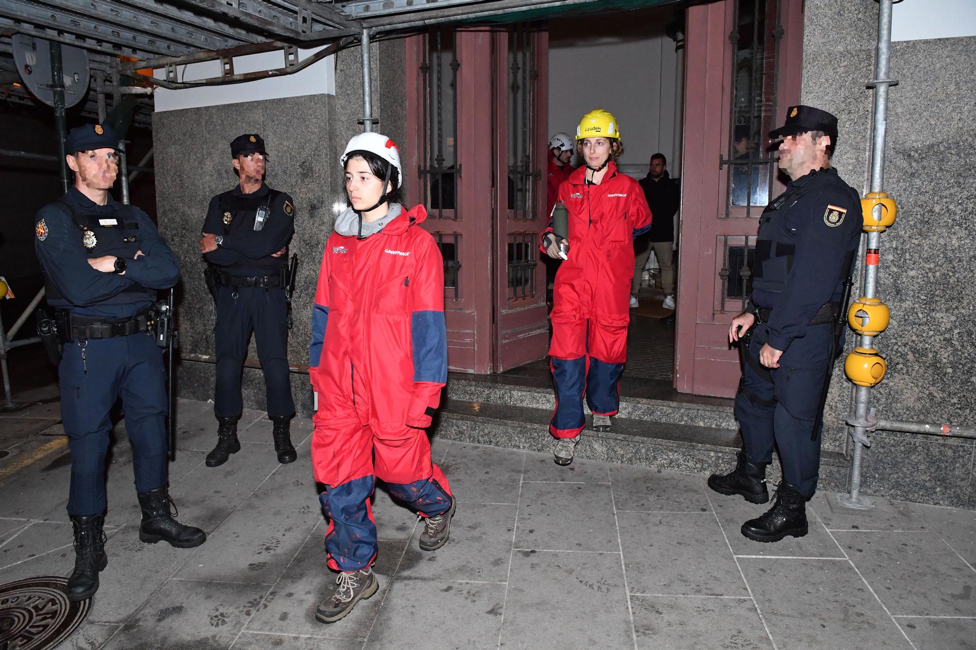 Mensaje de Greenpeace para Pedro Sánchez y Olaf Scholz desde la Casa Molina de A Coruña