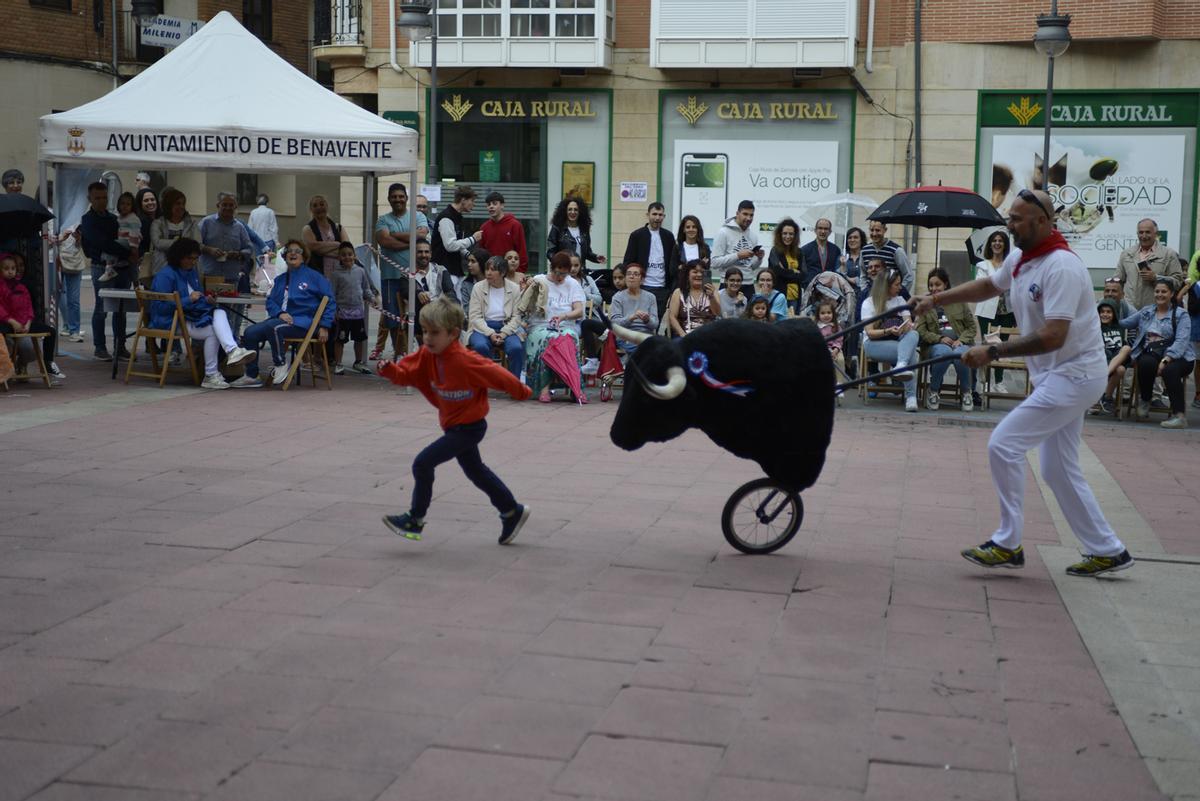 Otro joven recortador poniendo pies en polvorosa.