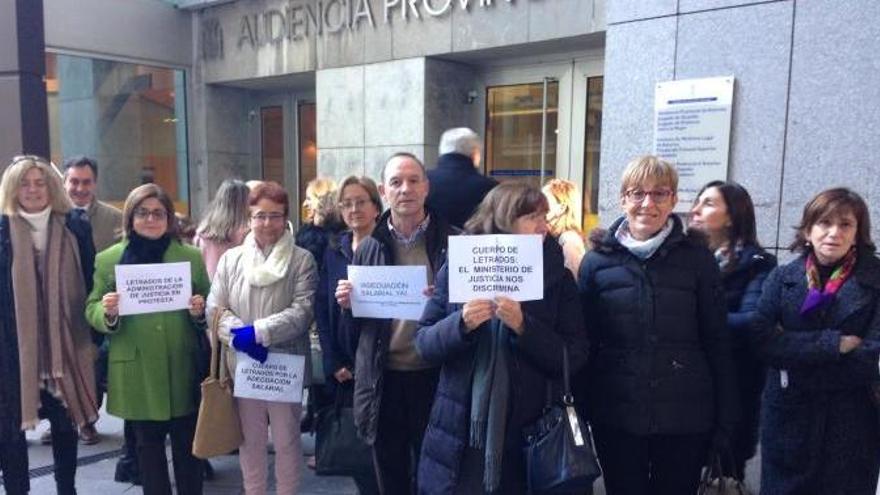 Doble parón en Asturias: estudiantes y letrados llamados a la huelga