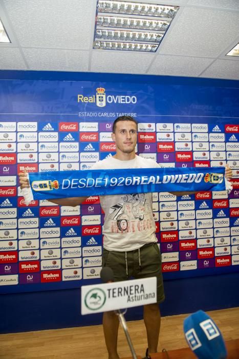 Presentación de Christian Fernández como nuevo jugador del Real Oviedo