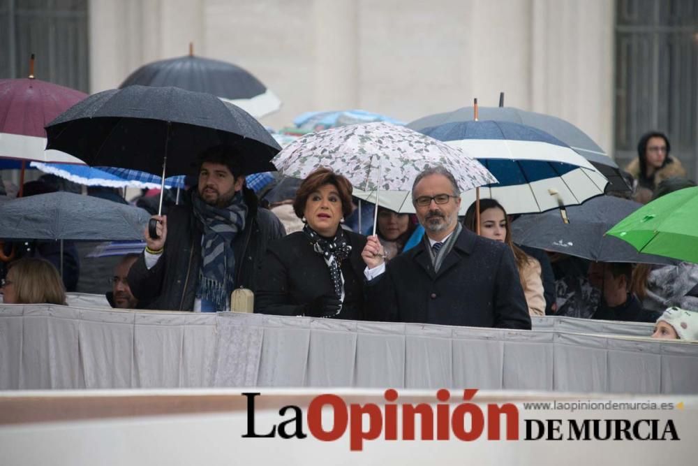 La cofradía de la Vera Cruz entrega el óbolo del J