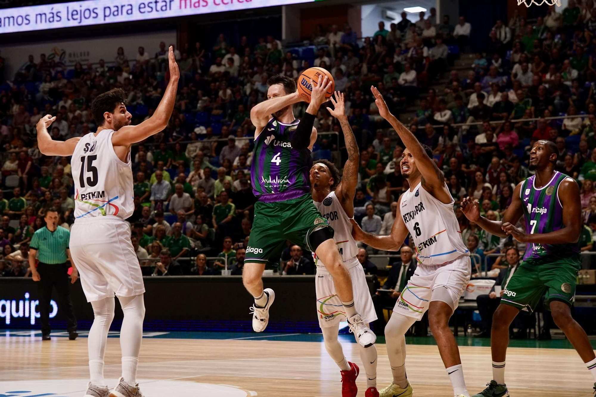 Partido disputado entre el Unicaja y el Aliaga Petkimspor de la BCL