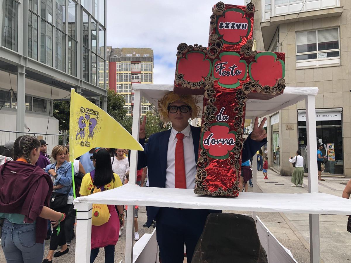 Cuesta abajo... con frenos: la Festa da Dorna de Ribeira avanza a rebufo de las carrilanas