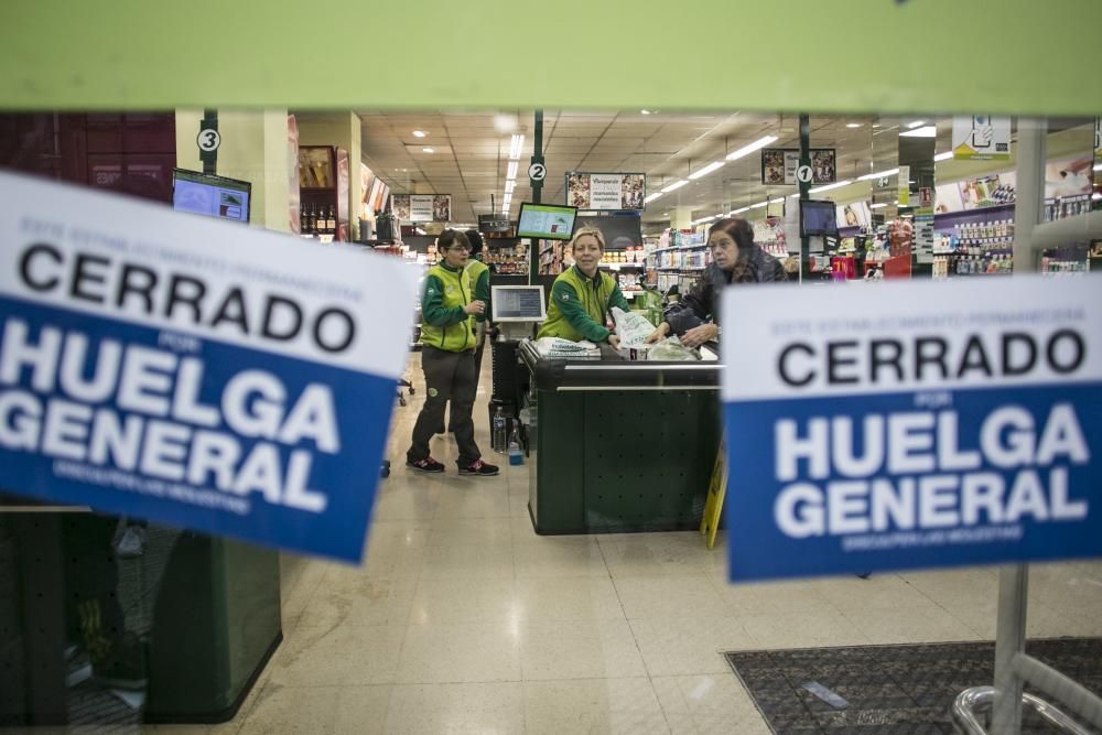 Huelga de los supermercados en Asturias.