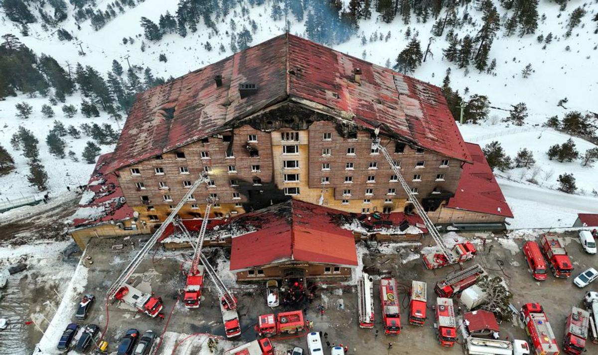 Un incendi en un hotel de Turquia causa almenys 76 morts