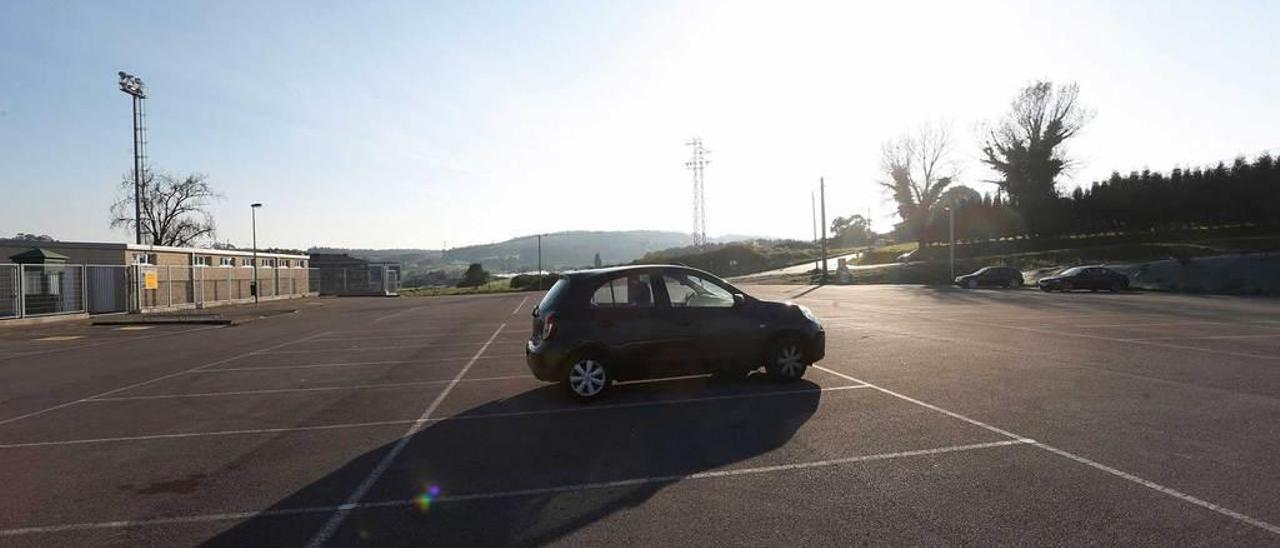 Aparcamiento de las instalaciones deportivas de Balbín.