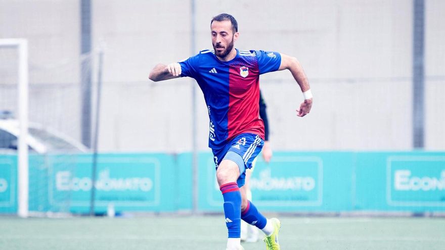 Álex Menéndez renueva con el Unión Popular de Langreo hasta 2026