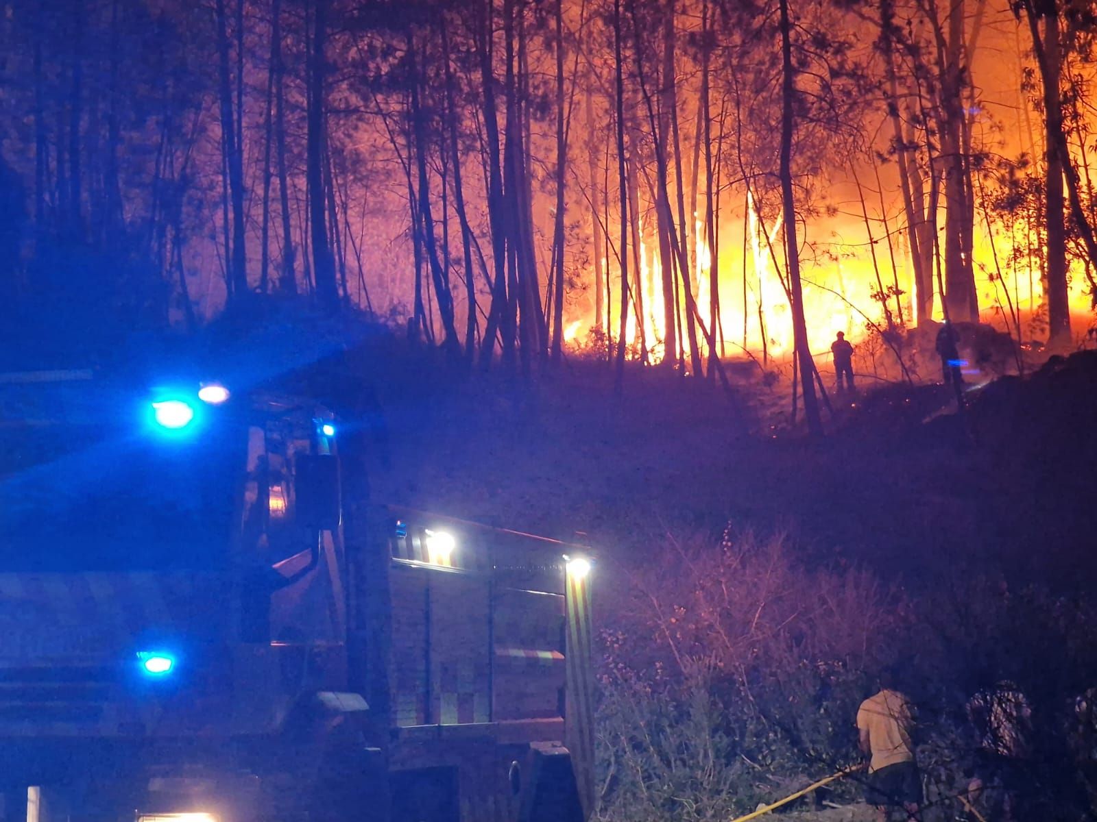 Incendios en Galicia: Vilagarcía y su comarca luchan contra el fuego