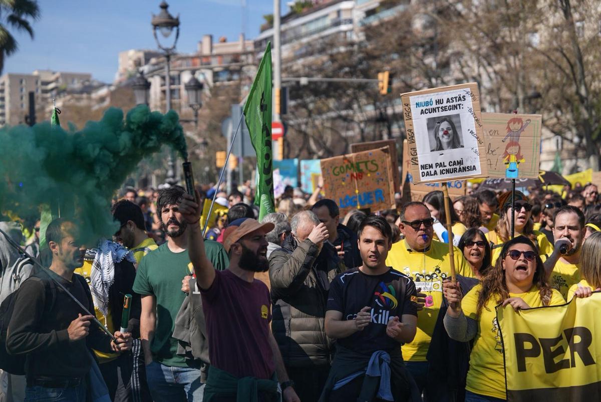 La manifestación de profesores toma el centro de Barcelona