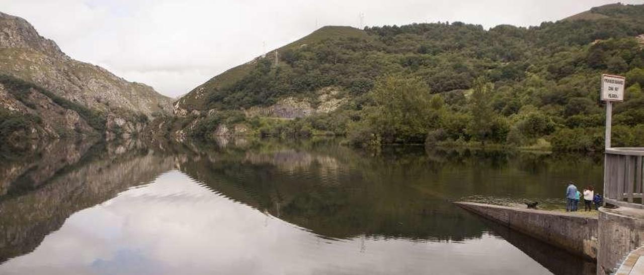 El embalse de Rioseco, lleno de agua.