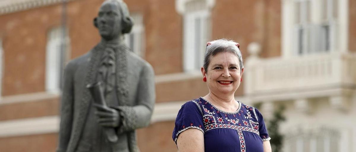 Elvira Roca, junto a Bernardo de Gálvez.