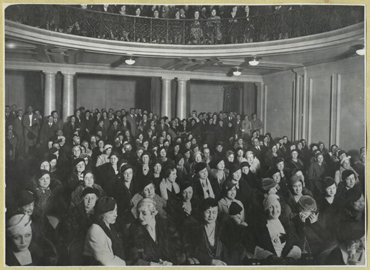 Peu de foto: "Assistents a una conferència sobre el divorci a Barcelona el març de 1933 al Casal del Metge" (AFB, Pérez de Rozas)