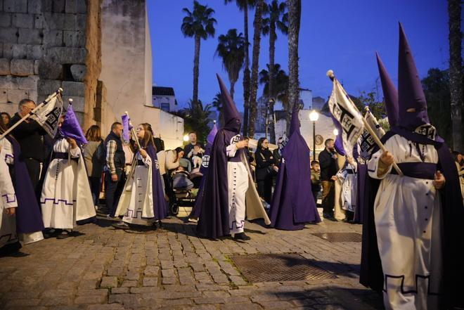 La Cofradía de los Castillos de Mérida inicia su estación de penitencia en Jueves Santo