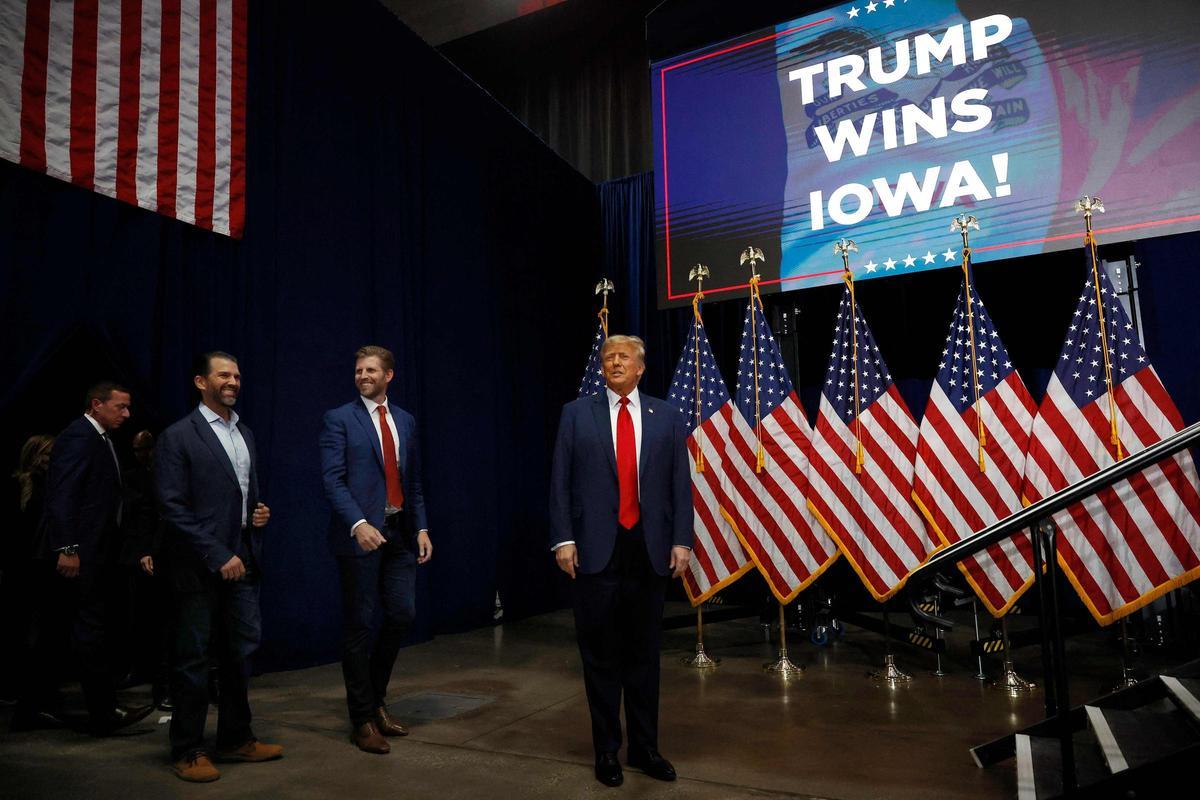 Trump arrasa en los caucus de Iowa