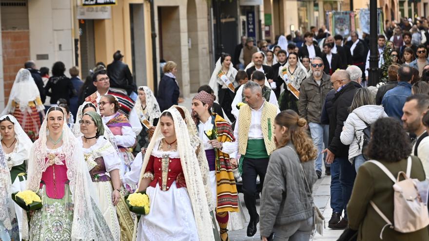 Castelló se rinde ante su ‘Mareta’ en una multitudinaria ofrenda de flores