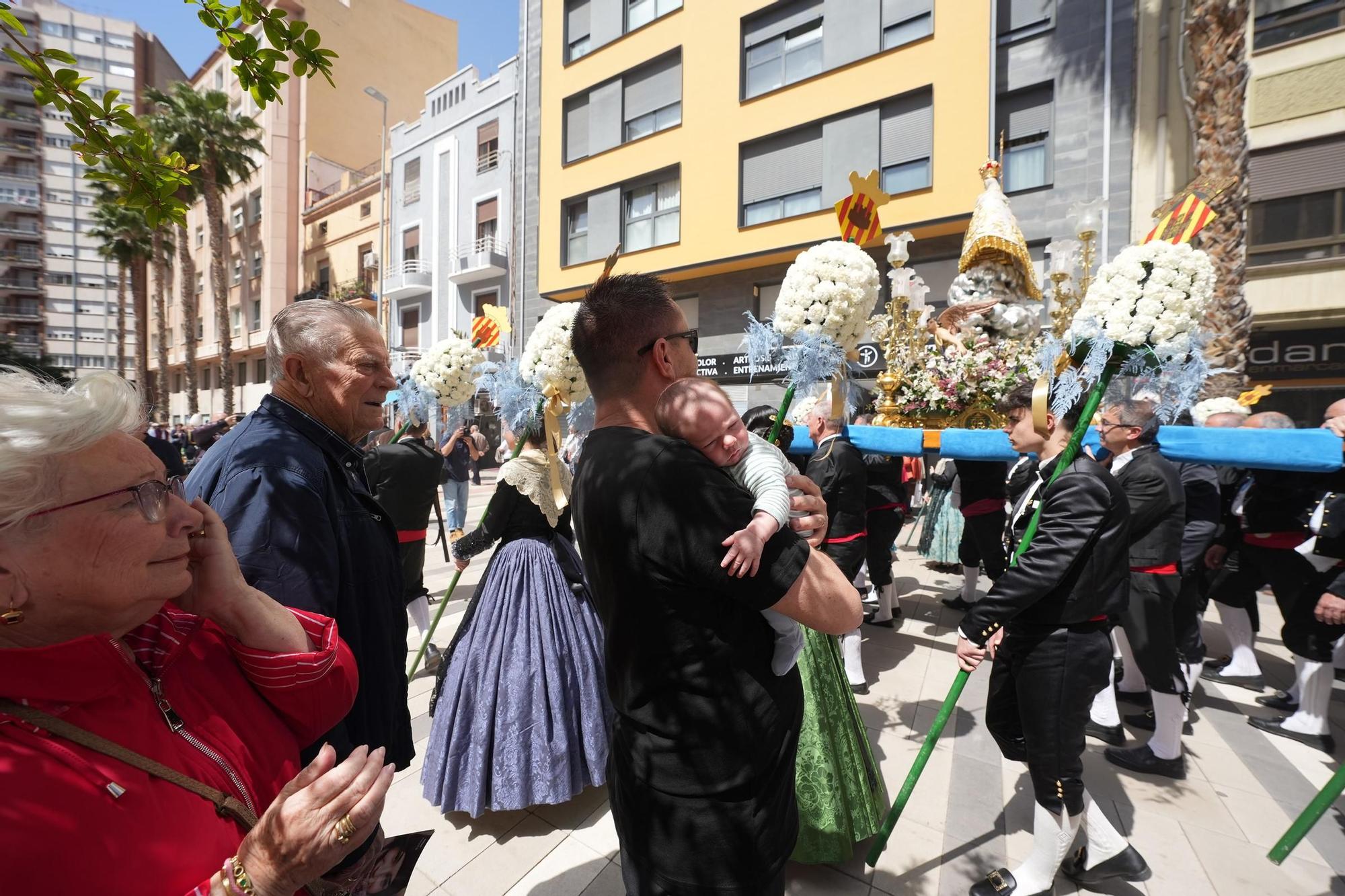 Galería de imágenes: La Virgen del Lledó sale de la basílica para ir a la ciudad