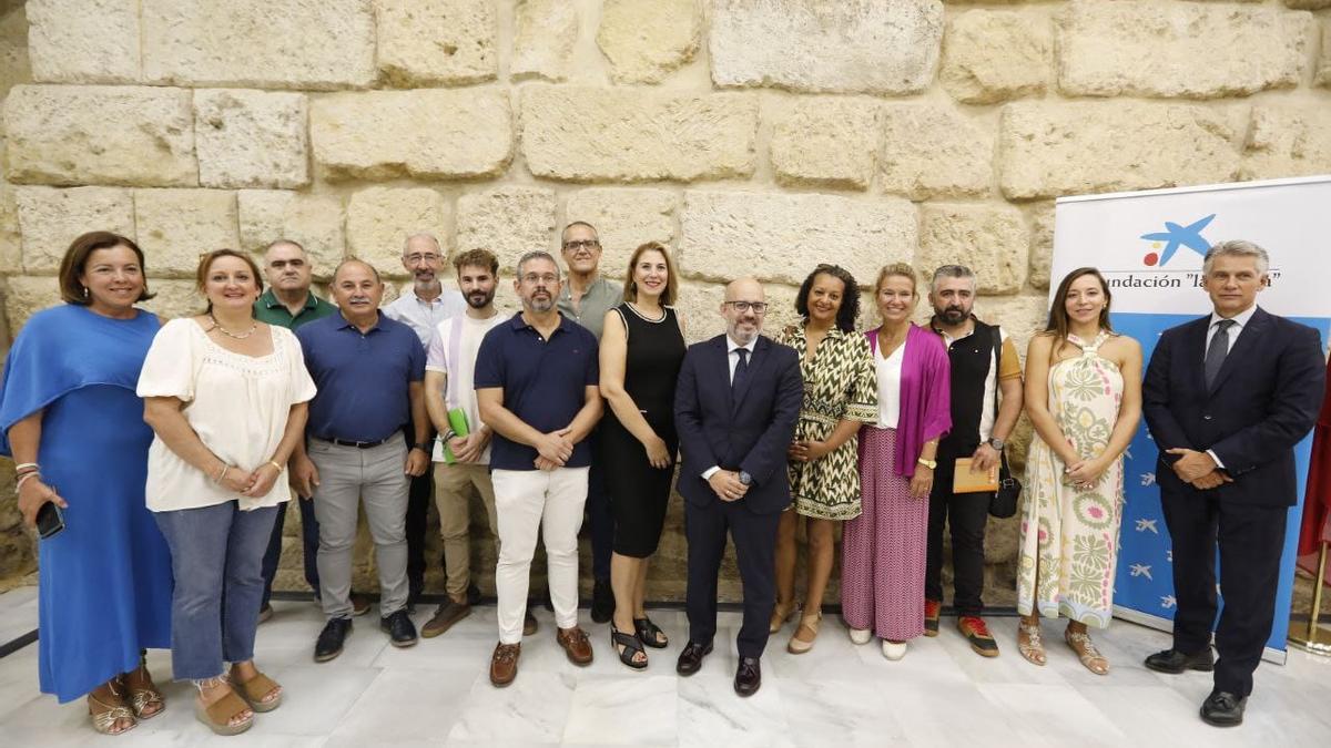 Foto de familia con los participantes en el programa presentado hoy en el Ayuntamiento de Córdoba.