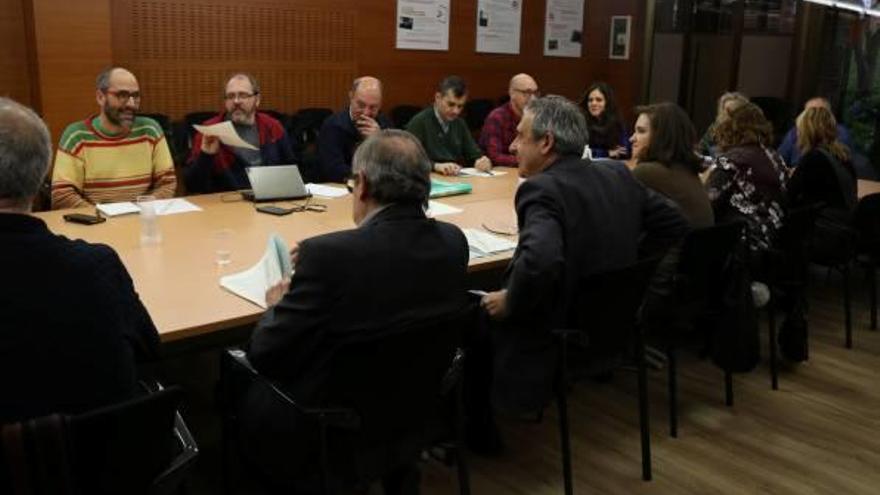 Reunió dels sindicats amb el director general de professorat.