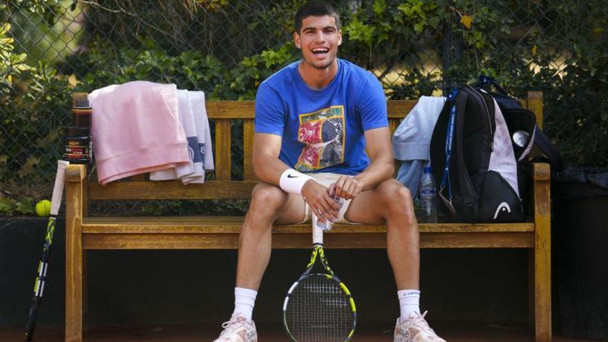 Carlos Alcaraz durante un entrenamiento esta semana en Barcelona.  | EFE/E.FONTCUBERTA