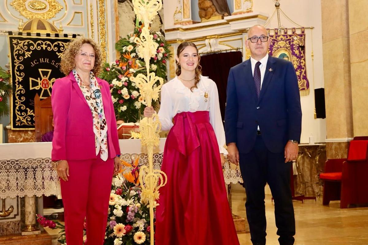 La Reina del Encuentro con la alcaldesa y el presidente de la junta de Hermandades.