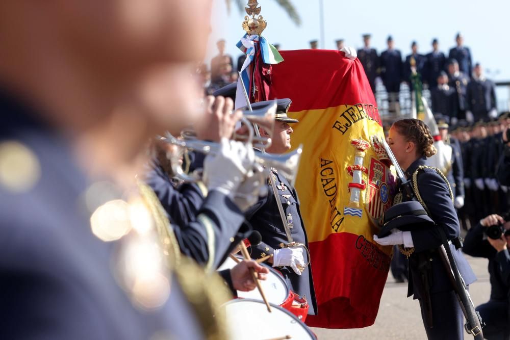 Jura de bandera de nuevos alumnos en la Academia General del Aire