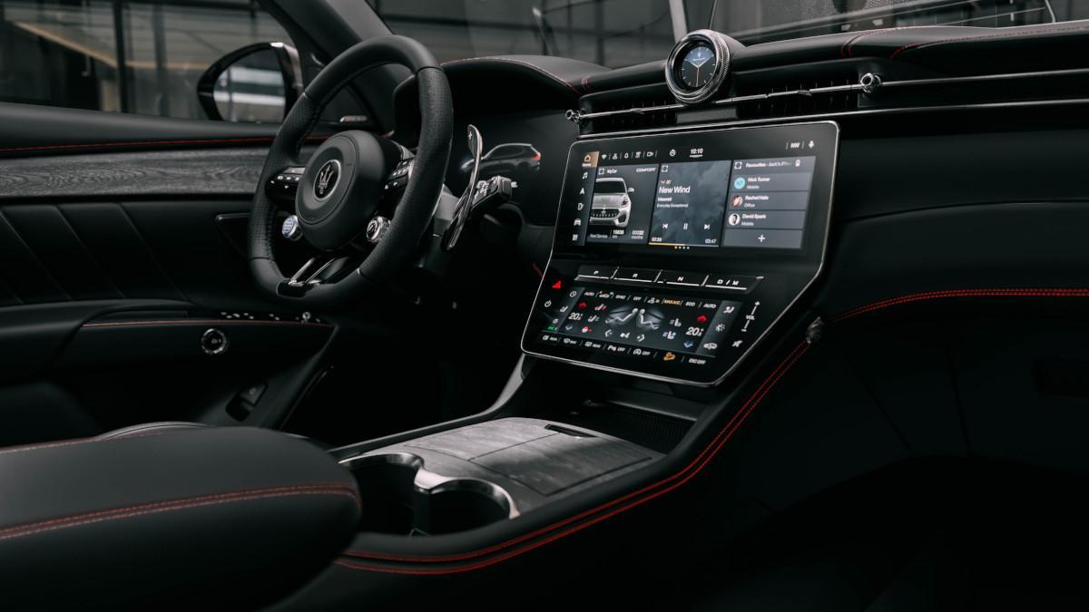 Interior del Maserati Grecale Folgore 2026