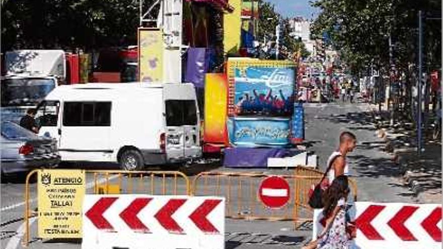 L&#039;any 2010 les atraccions es van posar en un lateral de l&#039;avinguda dels Països Catalans i van causar polèmica.