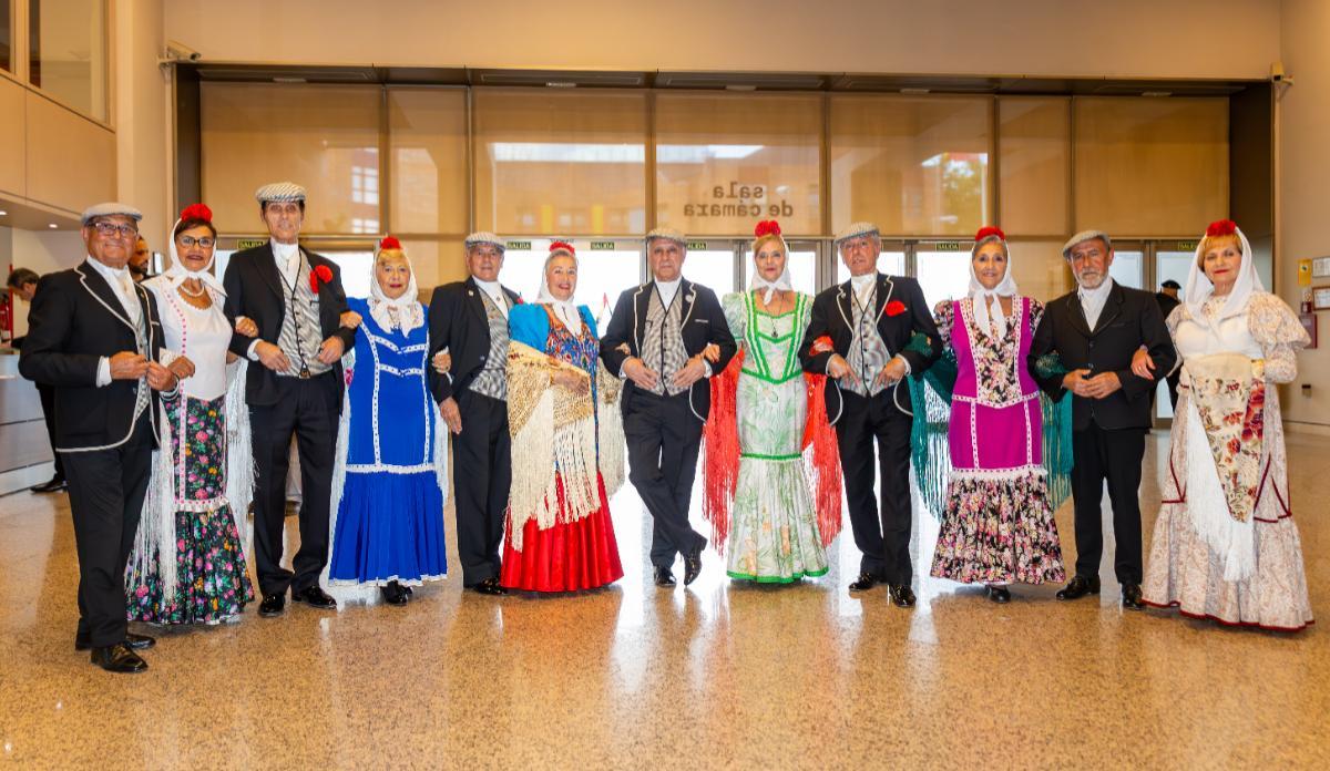 Algunos de los componentes de Chotis Siempre Madrid en el Auditorio Nacional.