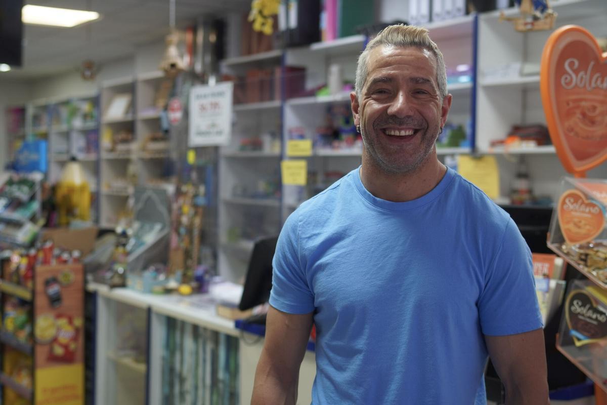 Iván Guijarro, responsable de la Librería Peruleiro