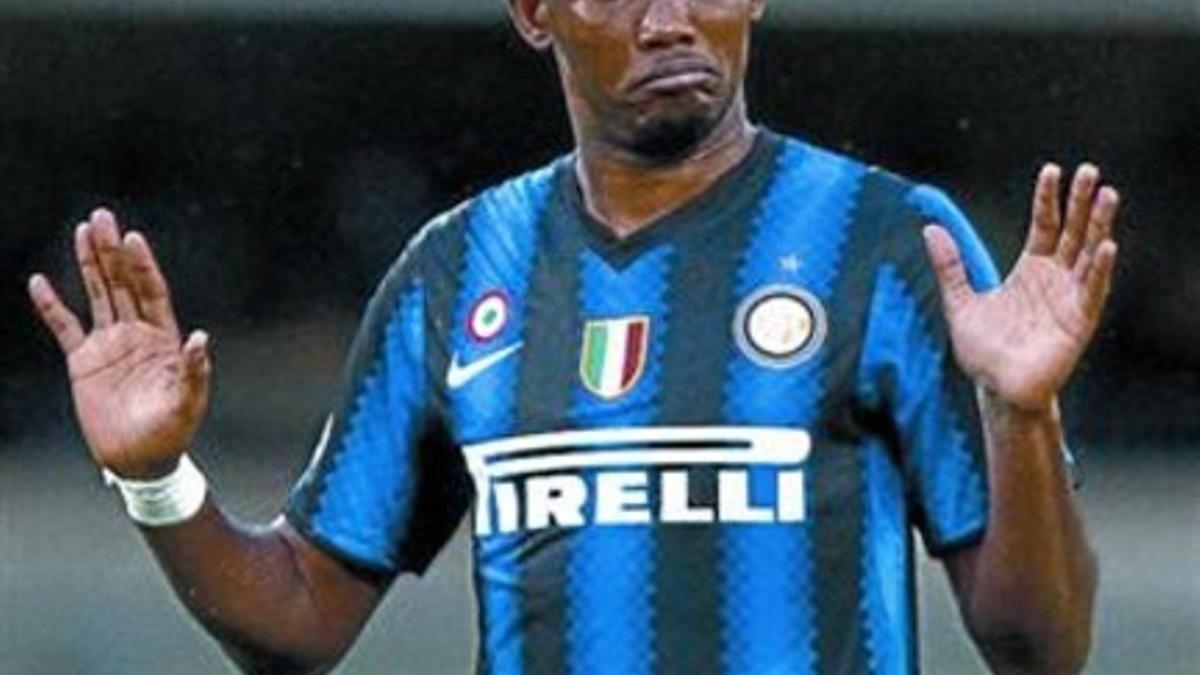 Etoo propina un cabezazo a lo Zidane a un jugador del Chievo_MEDIA_2