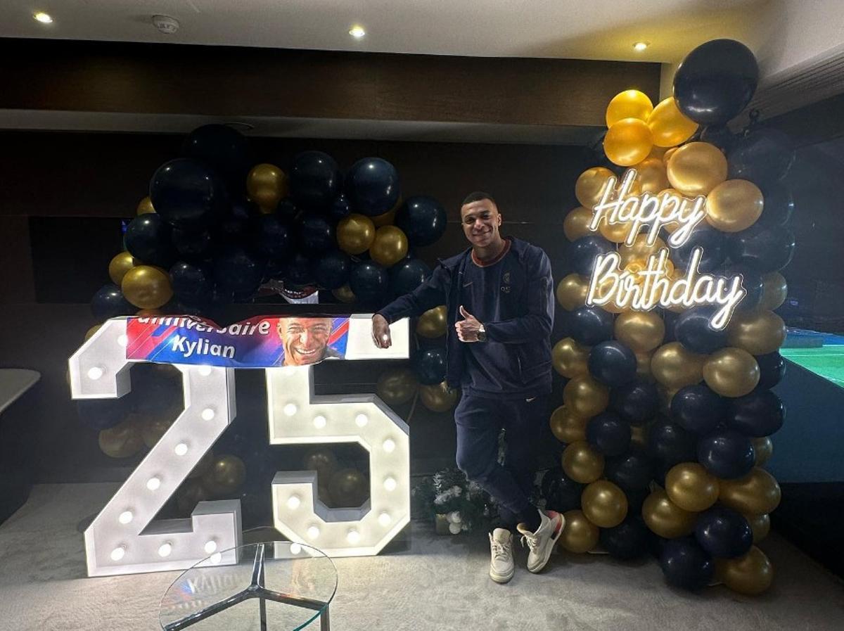 Ahí está el futuro jugador del Real Madrid celebrando su cumpleaños”