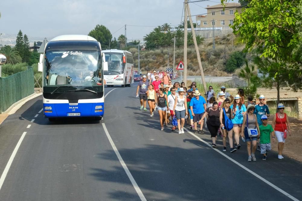 Novelda se vuelca con la bajada de la Santa