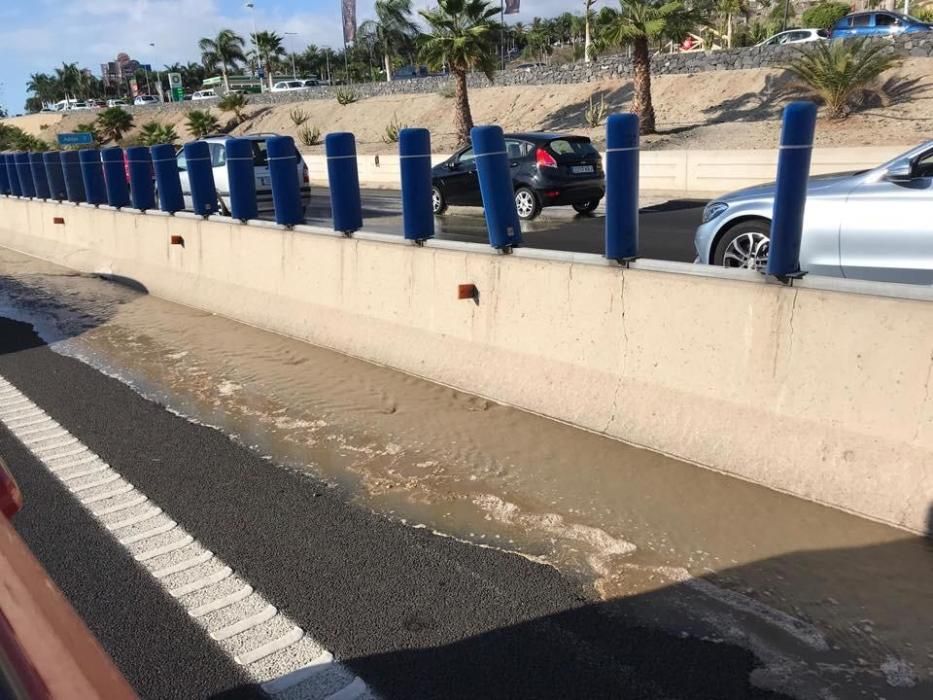 Rotura de una tubería de aguas negras en la TF-1