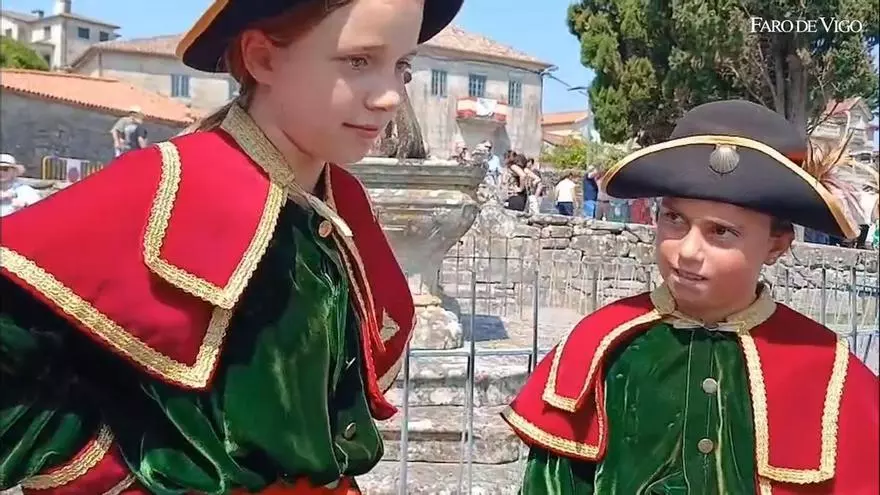 Por primera dos mujeres participaron en la ancestral danza de San Roque de O Hío